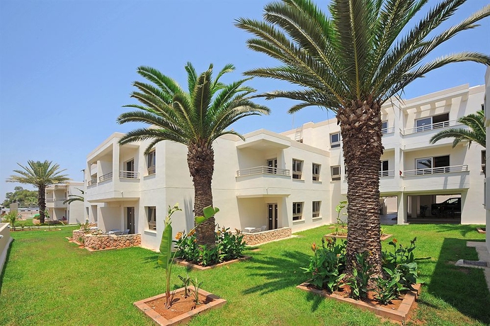 Imagen de los exteriores del Aparthotel Euronapa. Foto 11