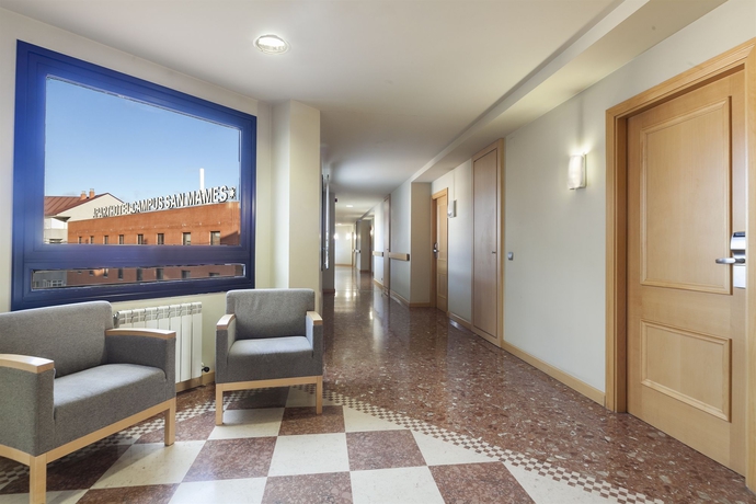 Imagen de los interiores del Aparthotel Exe Campus San Mam&eacute;s. Foto 13