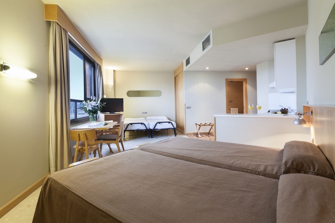 Imagen de la habitación del Aparthotel Exe Campus San Mam&eacute;s. Foto 9
