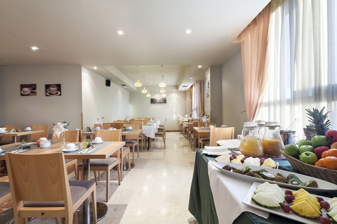 Imagen del bar/restaurante del Aparthotel Exe Campus San Mam&eacute;s. Foto 2