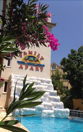 Imagen de la piscina del Aparthotel Family Apart. Foto 18