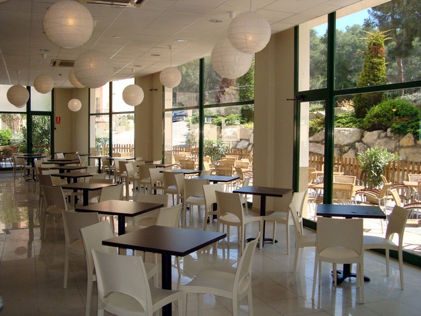 Imagen del bar/restaurante del Aparthotel Festival Village. Foto 5