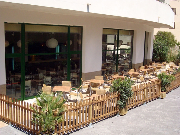 Imagen del bar/restaurante del Aparthotel Festival Village. Foto 6