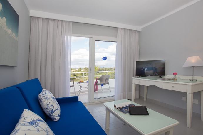 Imagen de la habitación del Aparthotel Flipflop Cala Mand&iacute;a Hotel. Foto 12