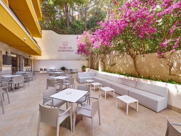 Imagen de los exteriores del Aparthotel Flor Los Almendros. Foto 5