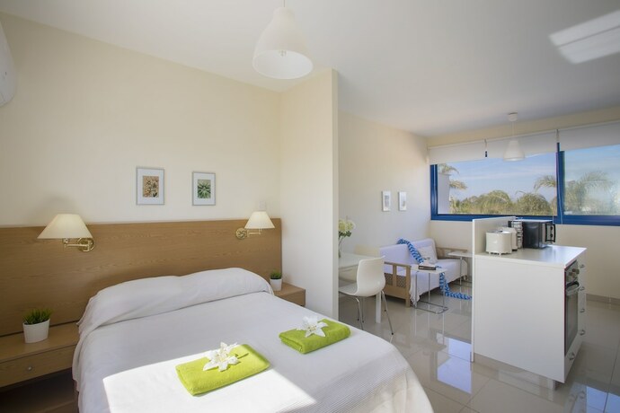 Imagen general del Aparthotel Flouressia Gardens. Foto 8