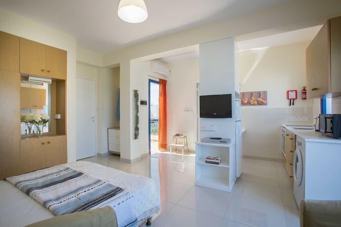 Imagen de la habitación del Aparthotel Flouressia Gardens. Foto 11