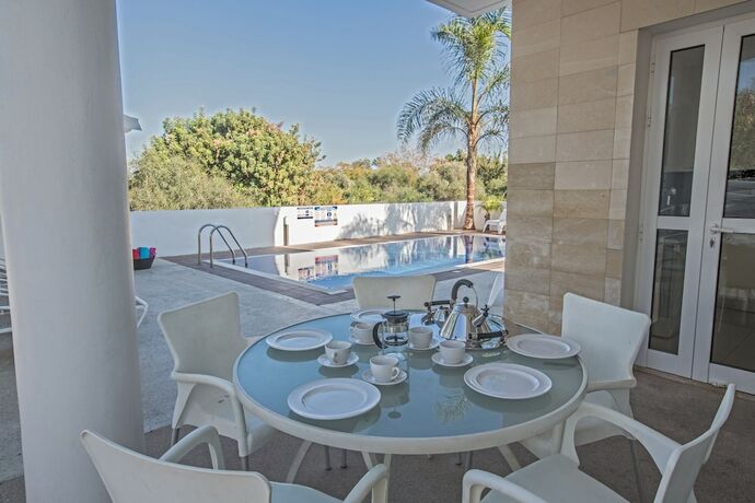Imagen de la habitación del Aparthotel Flouressia Gardens. Foto 15