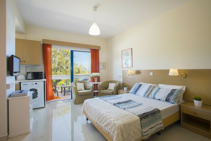 Imagen de la habitación del Aparthotel Flouressia Gardens. Foto 16