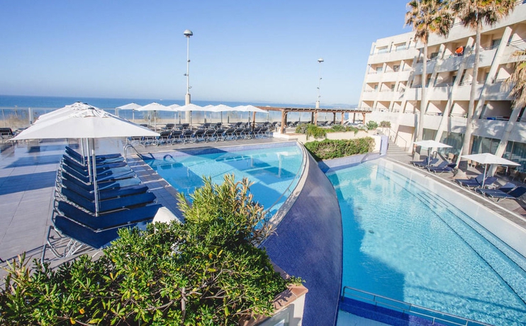 Imagen de los exteriores del Aparthotel Fontanellas Playa. Foto 17