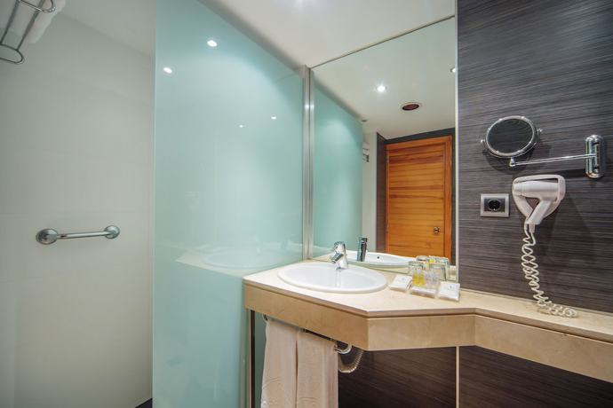 Imagen de la habitación del Aparthotel Fontanellas Playa. Foto 12