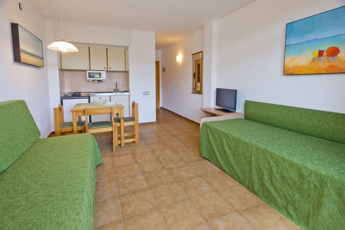 Imagen de los interiores del Aparthotel GHT Tossa Park. Foto 12