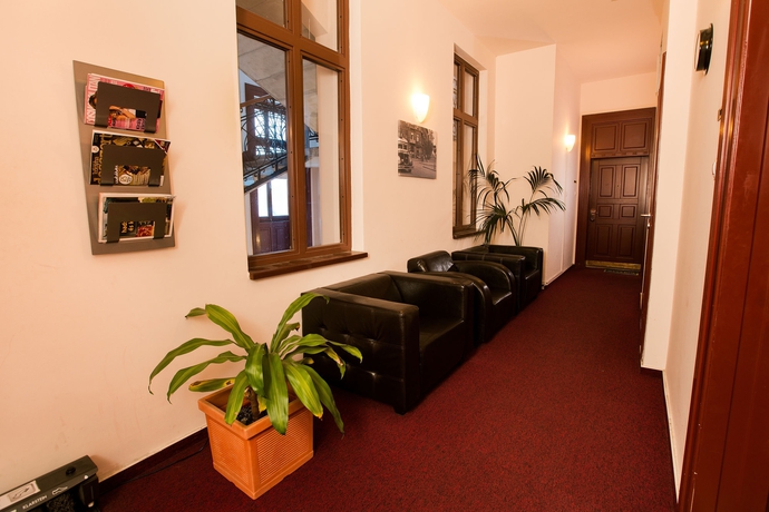 Imagen de los interiores del Aparthotel GOZSDU COURT. Foto 9