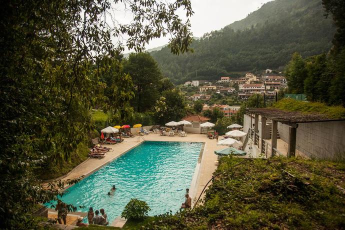 Imagen de la piscina del Aparthotel Ger&ecirc;s Ribeiro. Foto 16