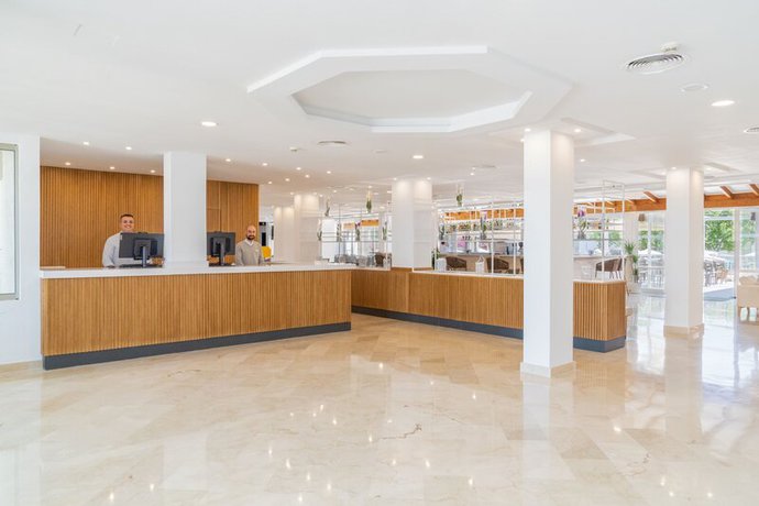 Imagen de los interiores del Aparthotel Globales Isabel. Foto 10