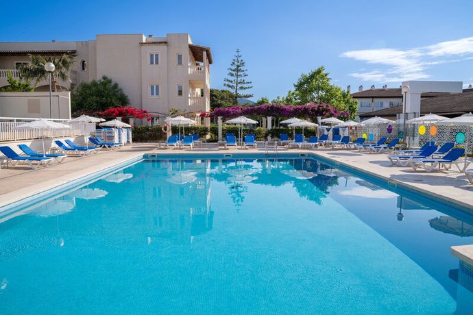 Imagen de la piscina del Aparthotel Globales Isabel. Foto 11