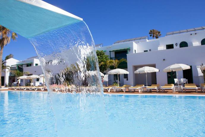 Imagen de la piscina del Aparthotel Gloria Izaro Club Hotel. Foto 24