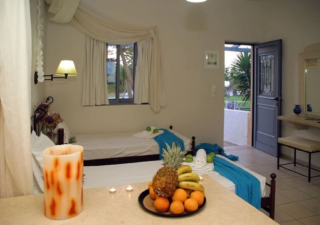 Imagen de la habitación del Aparthotel Golden Bay. Foto 4
