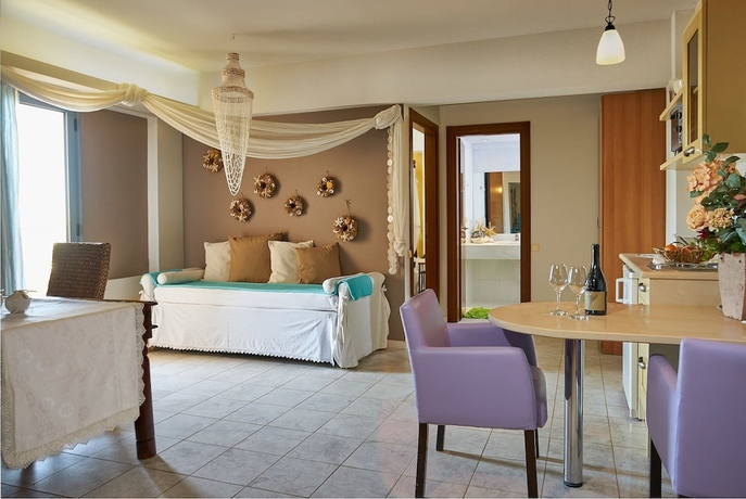 Imagen de la habitación del Aparthotel Golden Bay. Foto 7