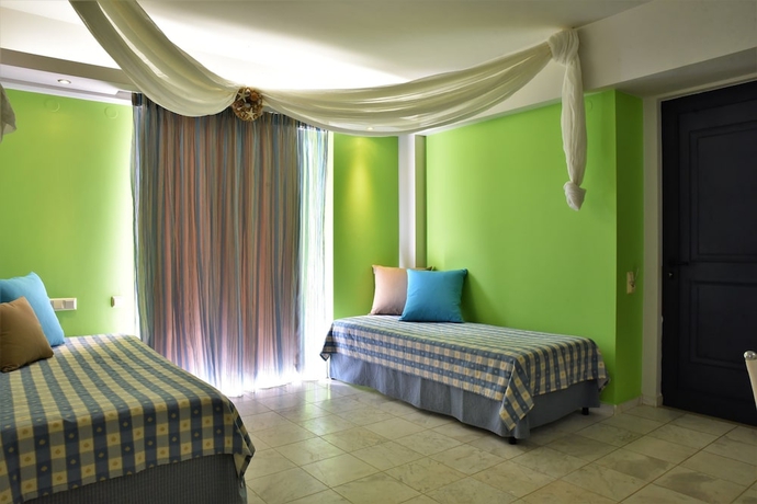 Imagen de la habitación del Aparthotel Golden Bay. Foto 8