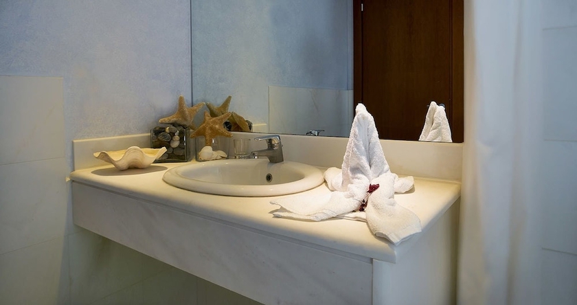 Imagen de la habitación del Aparthotel Golden Bay. Foto 15