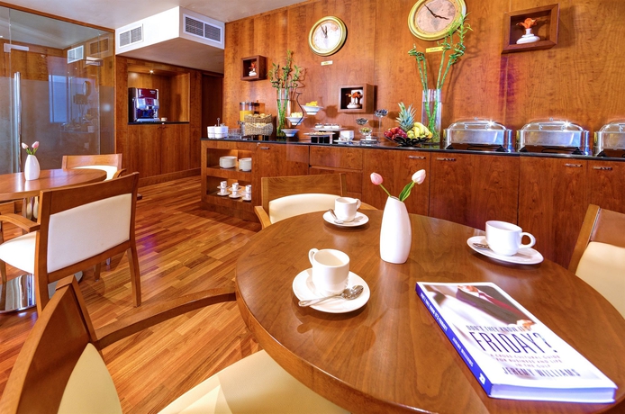 Imagen de los interiores del Aparthotel Golden Sands, Dubai. Foto 9