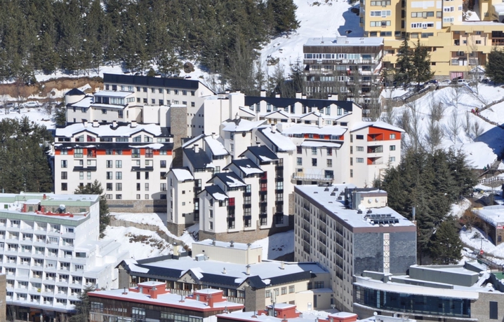 Imagen de los exteriores del Aparthotel Gorbea, Sierra Nevada. Foto 14