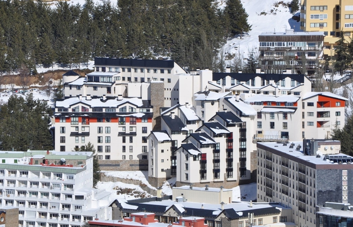 Imagen de los exteriores del Aparthotel Gorbea, Sierra Nevada. Foto 16
