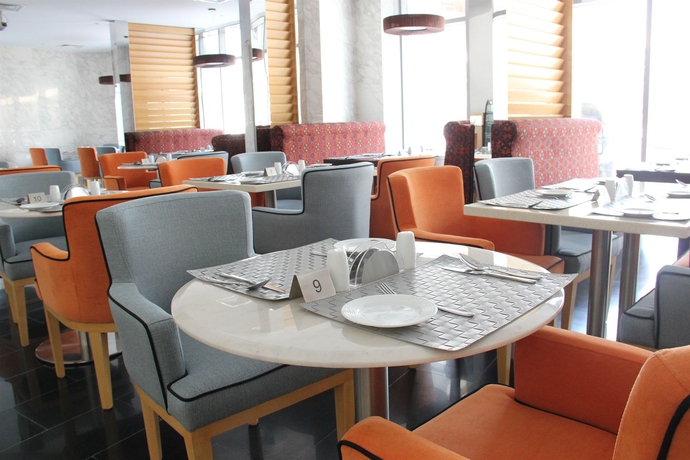 Imagen del bar/restaurante del Aparthotel Grand Heights. Foto 2