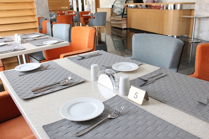Imagen del bar/restaurante del Aparthotel Grand Heights. Foto 3