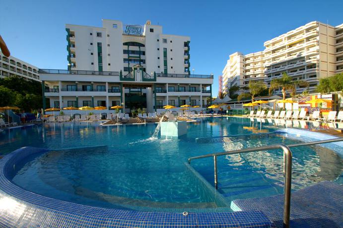 Imagen de la piscina del Aparthotel Green Field. Foto 15