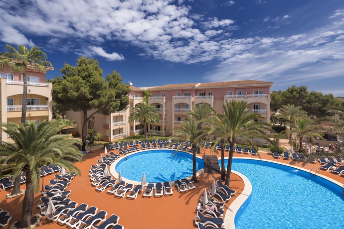 Imagen de la piscina del Aparthotel Green Garden Aparthotel. Foto 13