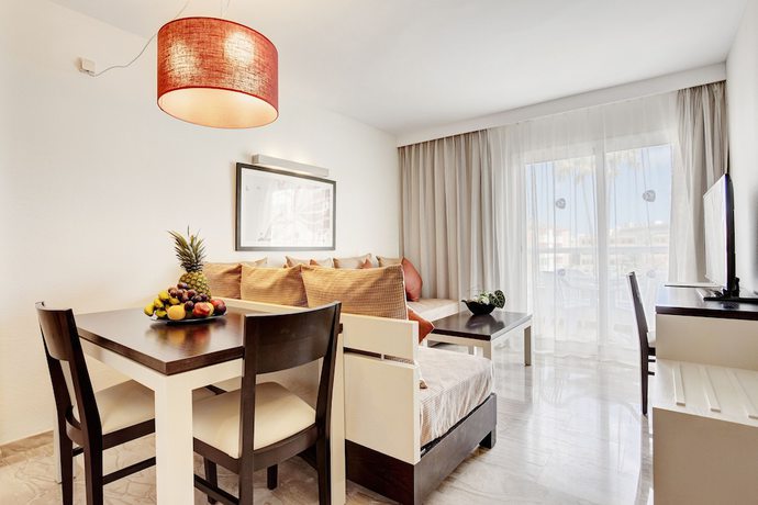 Imagen de la habitación del Aparthotel Grupotel Alcudia Suite. Foto 4