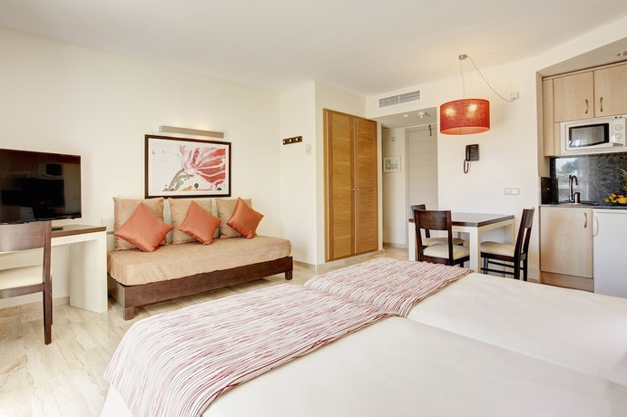 Imagen de la habitación del Aparthotel Grupotel Alcudia Suite. Foto 6