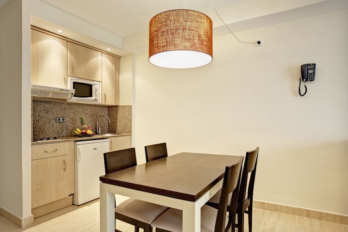 Imagen de la habitación del Aparthotel Grupotel Alcudia Suite. Foto 7