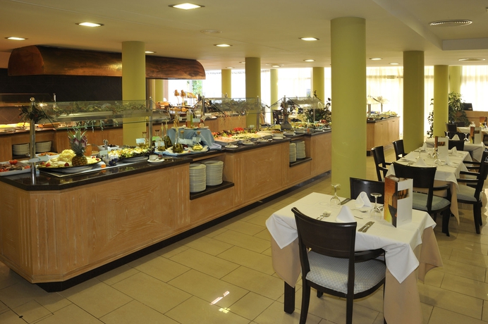 Imagen del bar/restaurante del Aparthotel Grupotel Aldea Cala'n Bosch. Foto 3
