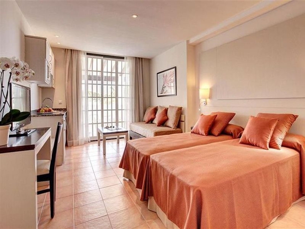 Imagen general del Aparthotel Grupotel Club Menorca. Foto 1