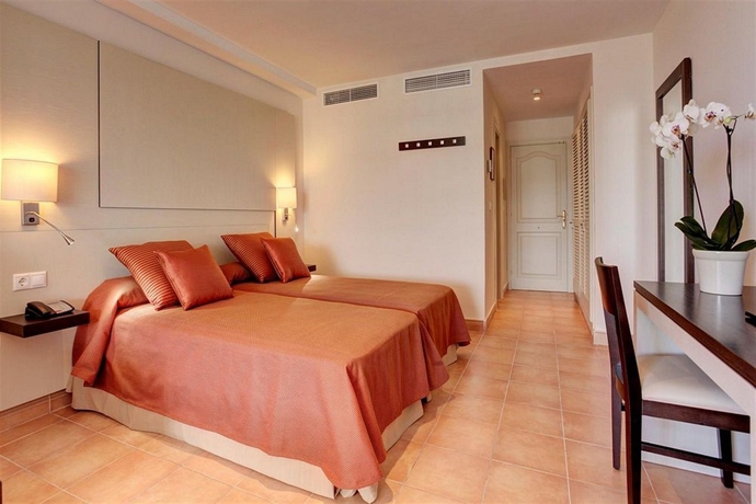 Imagen general del Aparthotel Grupotel Club Menorca. Foto 7