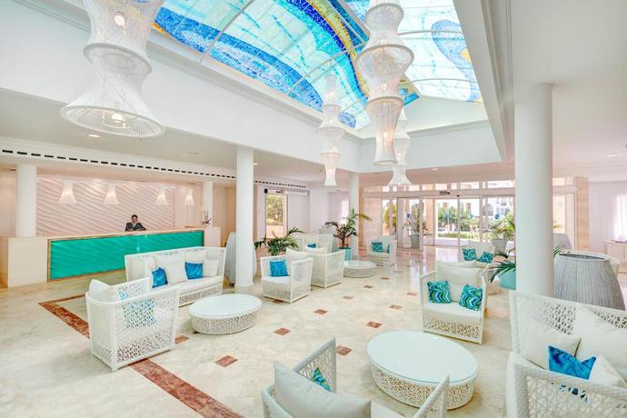Imagen de los interiores del Aparthotel Grupotel Club Turquesa Mar. Foto 3