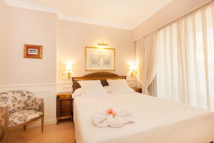 Imagen de la habitación del Aparthotel Guadalpin Suites, Marbella. Foto 4