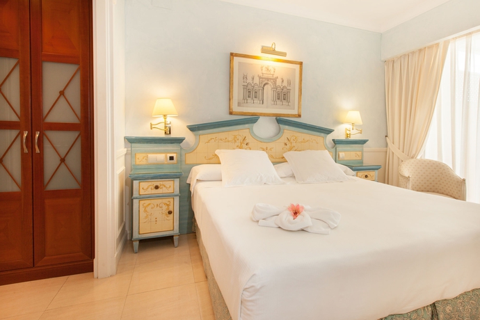 Imagen de la habitación del Aparthotel Guadalpin Suites, Marbella. Foto 5