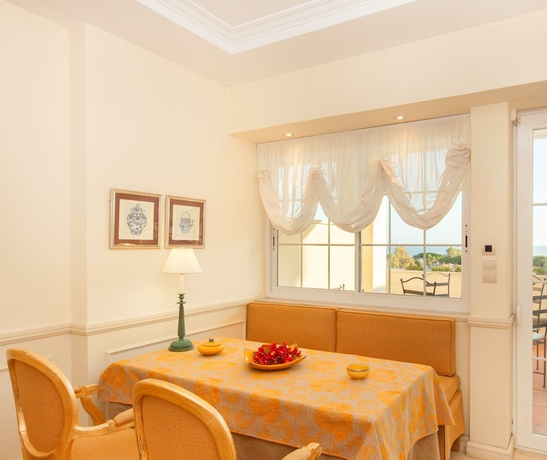 Imagen de la habitación del Aparthotel Guadalpin Suites, Marbella. Foto 9