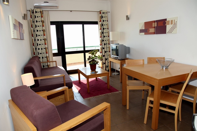 Imagen de los interiores del Aparthotel Guadiana, Monte Gordo. Foto 9