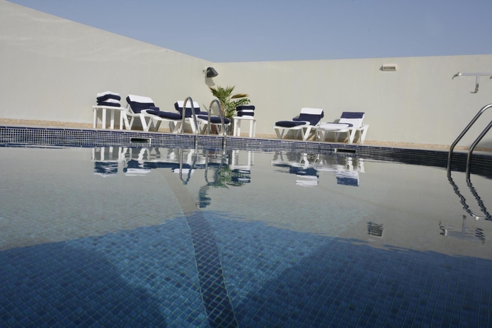 Imagen de los exteriores del Aparthotel HOTEL AURIS APARTMENT DEIRA. Foto 9