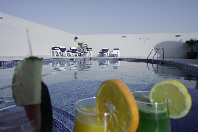 Imagen de los exteriores del Aparthotel HOTEL AURIS APARTMENT DEIRA. Foto 15
