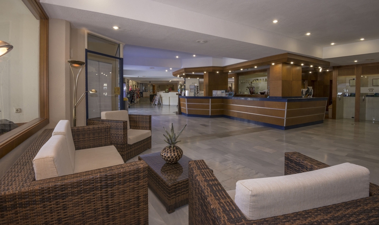 Imagen de los interiores del Aparthotel HOVIMA Santa Maria. Foto 8