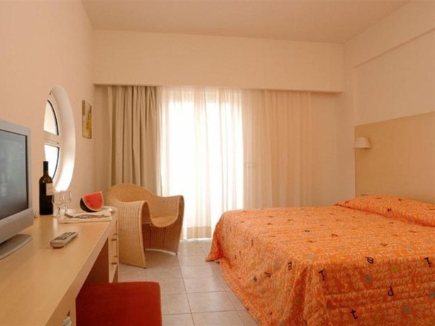 Imagen general del Aparthotel High Beach White. Foto 8