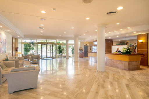 Imagen de los interiores del Aparthotel Hipotels Dunas Cala Millor. Foto 12