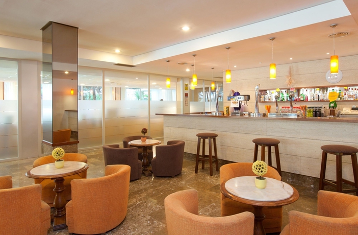 Imagen del bar/restaurante del Aparthotel Hm Martinique. Foto 4