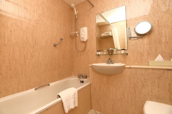 Imagen de los exteriores del Aparthotel Holyrood. Foto 8